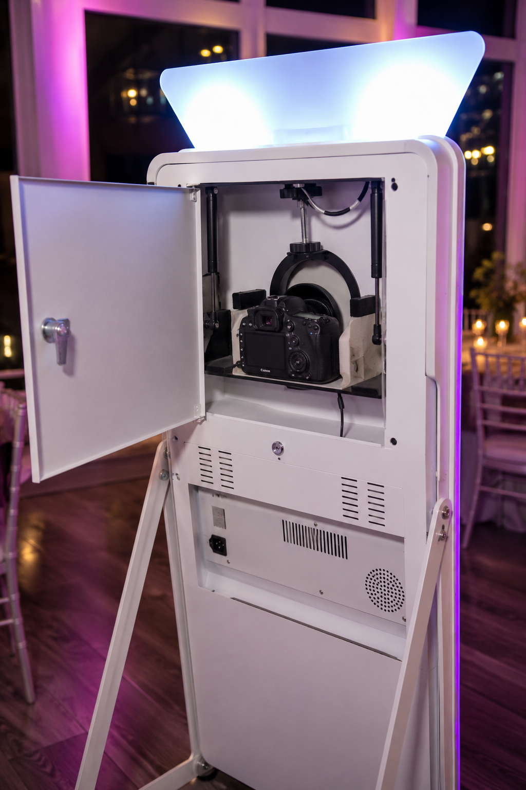Interactive luxury Mirror Booth rental serving Dallas weddings with premium DSLR photography elegant templates and instant photo printing