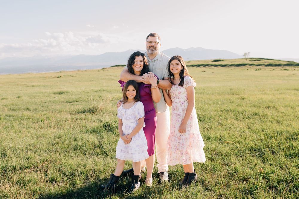 UTAH FAMILY PHOTOGRAPHER CAPTURING JOYFUL MOMENTS AT TUNNEL SPRINGS PARK IN SALT LAKE CITY