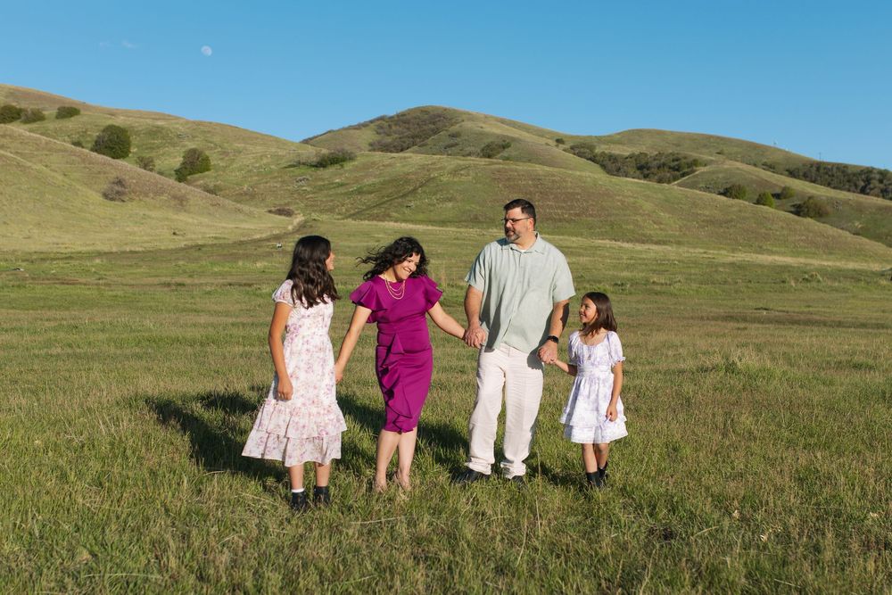 UTAH FAMILY PHOTOGRAPHER CAPTURING JOYFUL MOMENTS AT TUNNEL SPRINGS PARK IN SALT LAKE CITY