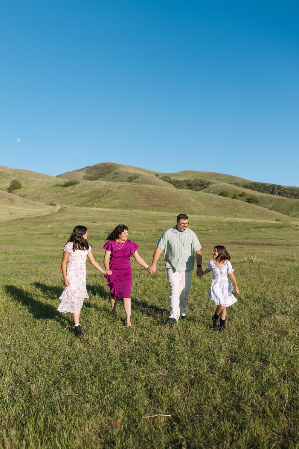 UTAH FAMILY PHOTOGRAPHER CAPTURING JOYFUL MOMENTS AT TUNNEL SPRINGS PARK IN SALT LAKE CITY