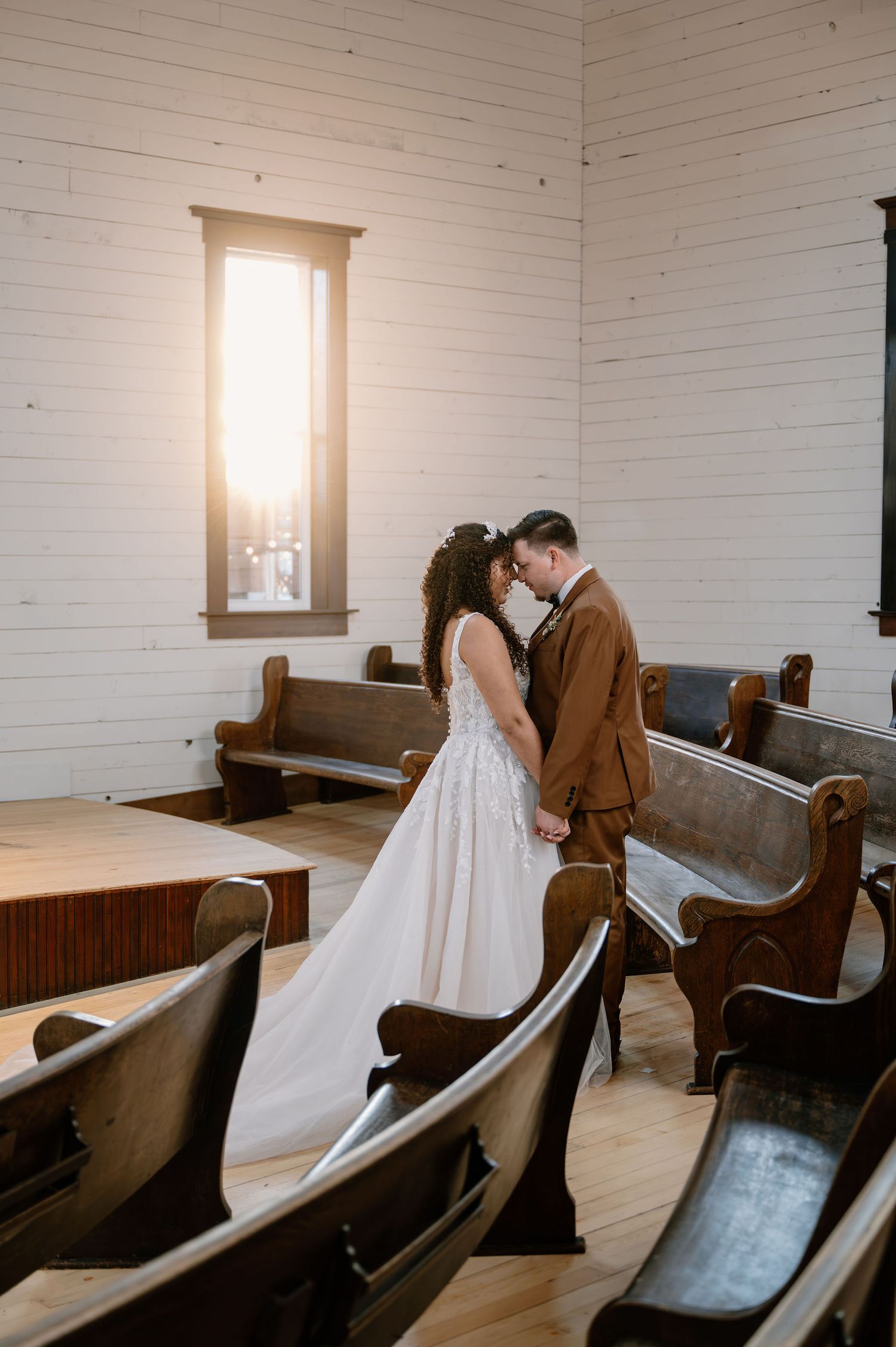 Bride and groom portraits at The Scotsman in Dayton, WA
