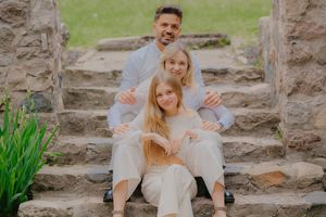Outdoor family portrait session in the park by Gesiel Martins in Michigan