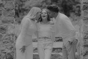Outdoor family portrait session in the park by Gesiel Martins in Michigan
