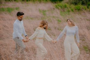 Outdoor family portrait session in the park by Gesiel Martins in Michigan