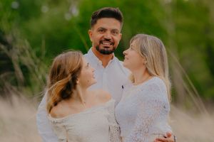 Outdoor family portrait session in the park by Gesiel Martins in Michigan