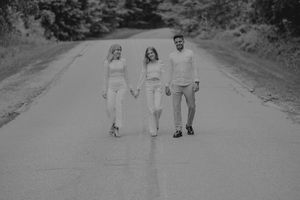 Outdoor family portrait session in the park by Gesiel Martins in Michigan