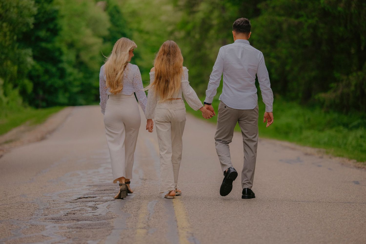 Outdoor family portrait session in the park by Gesiel Martins in Michigan
