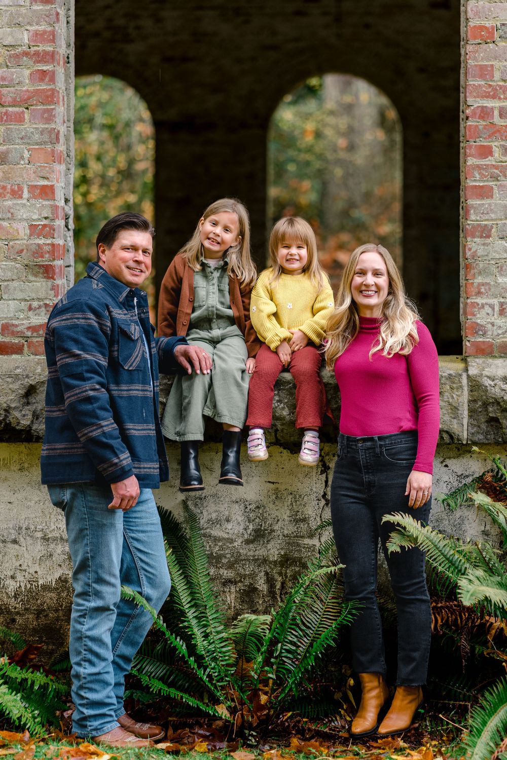 outdoor family photos, PNW family photography, Tacoma family portraits, Spokane family photographer, family photography packages