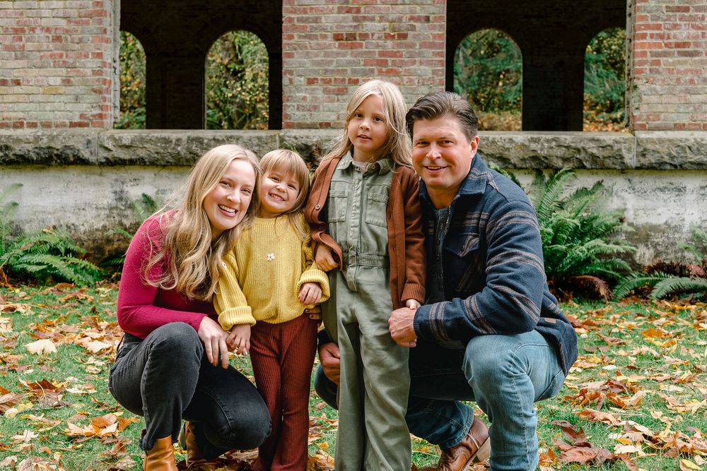 outdoor family photos, PNW family photography, Tacoma family portraits, Spokane family photographer, family photography packages
