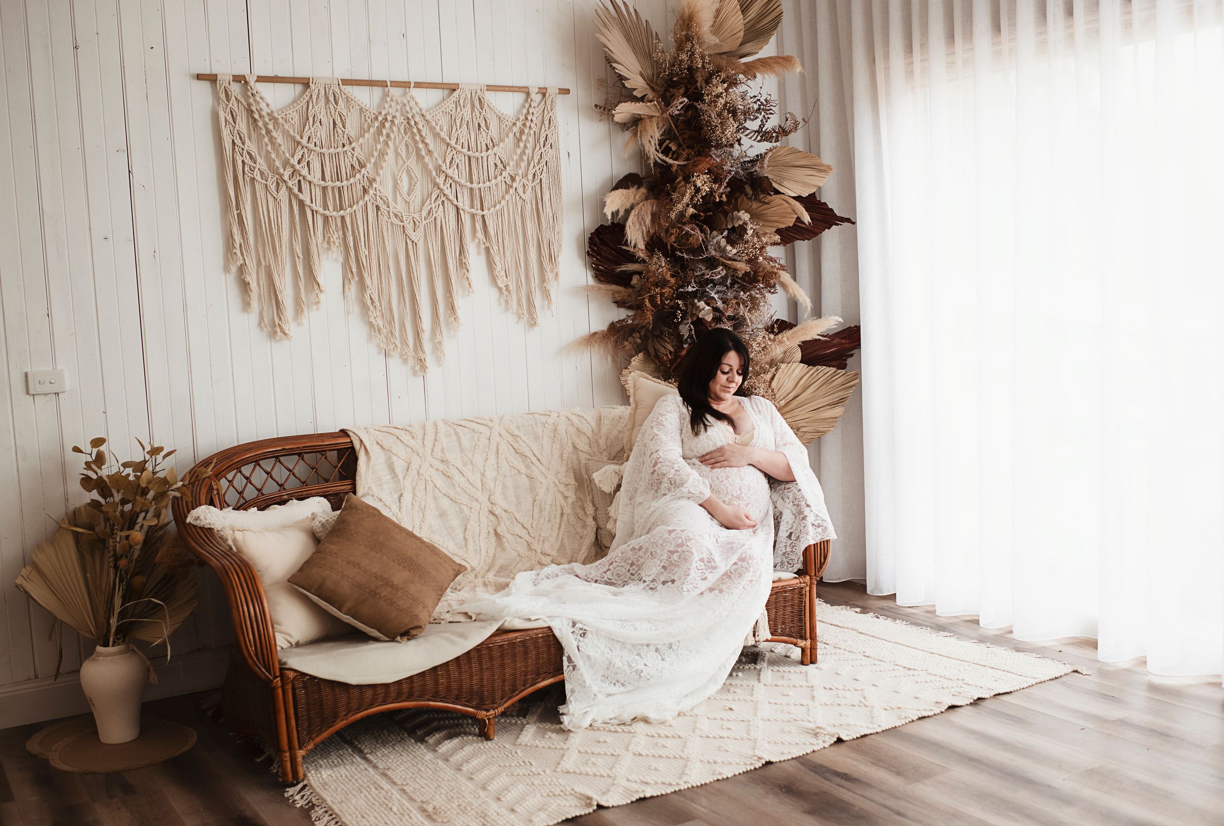 Capture precious moments with Melbourne's best newborn photography! Professional, creative, and affordable sessions for your newborn, child.