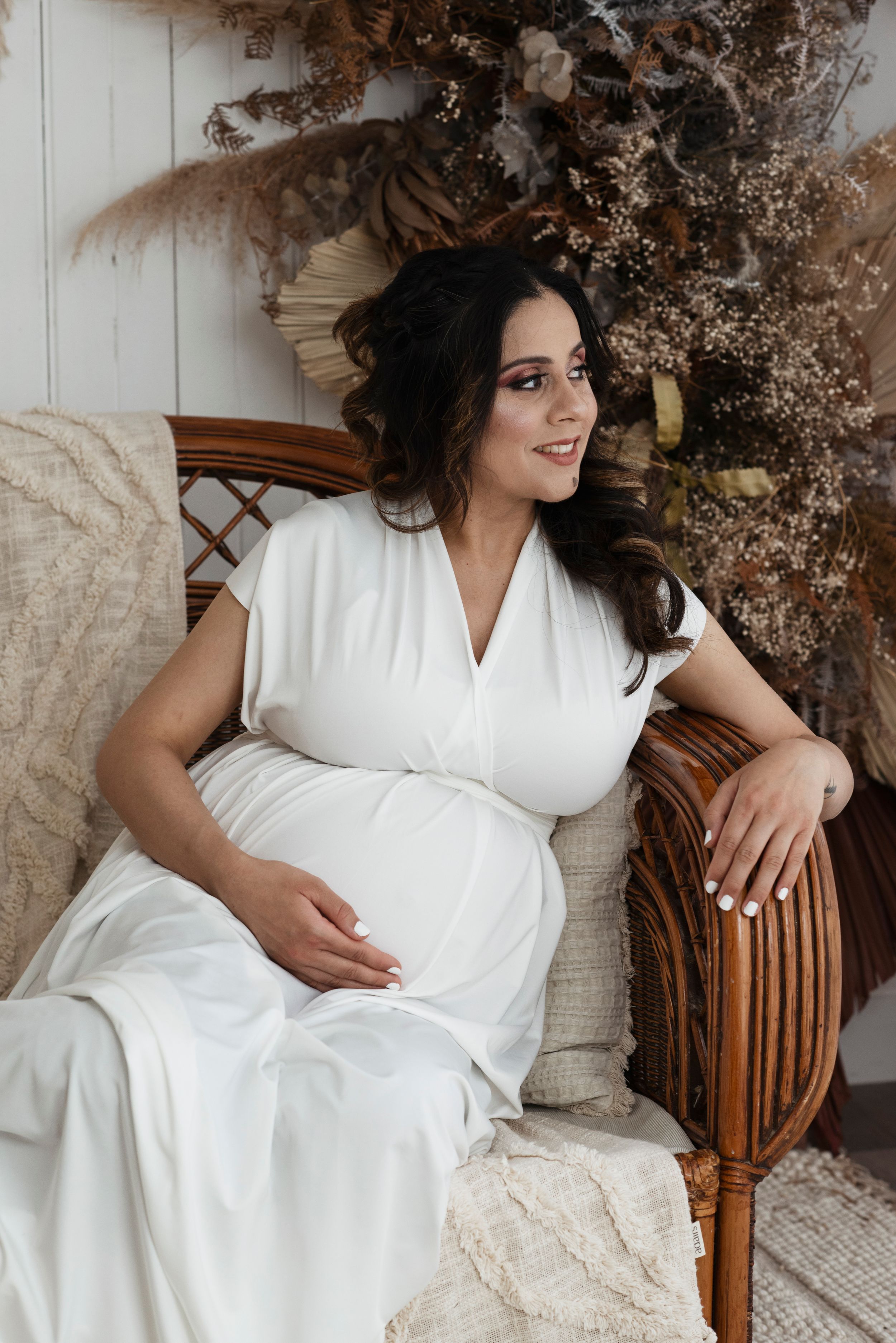 Capture precious moments with Melbourne's best newborn photography! Professional, creative, and affordable sessions for your newborn, child.