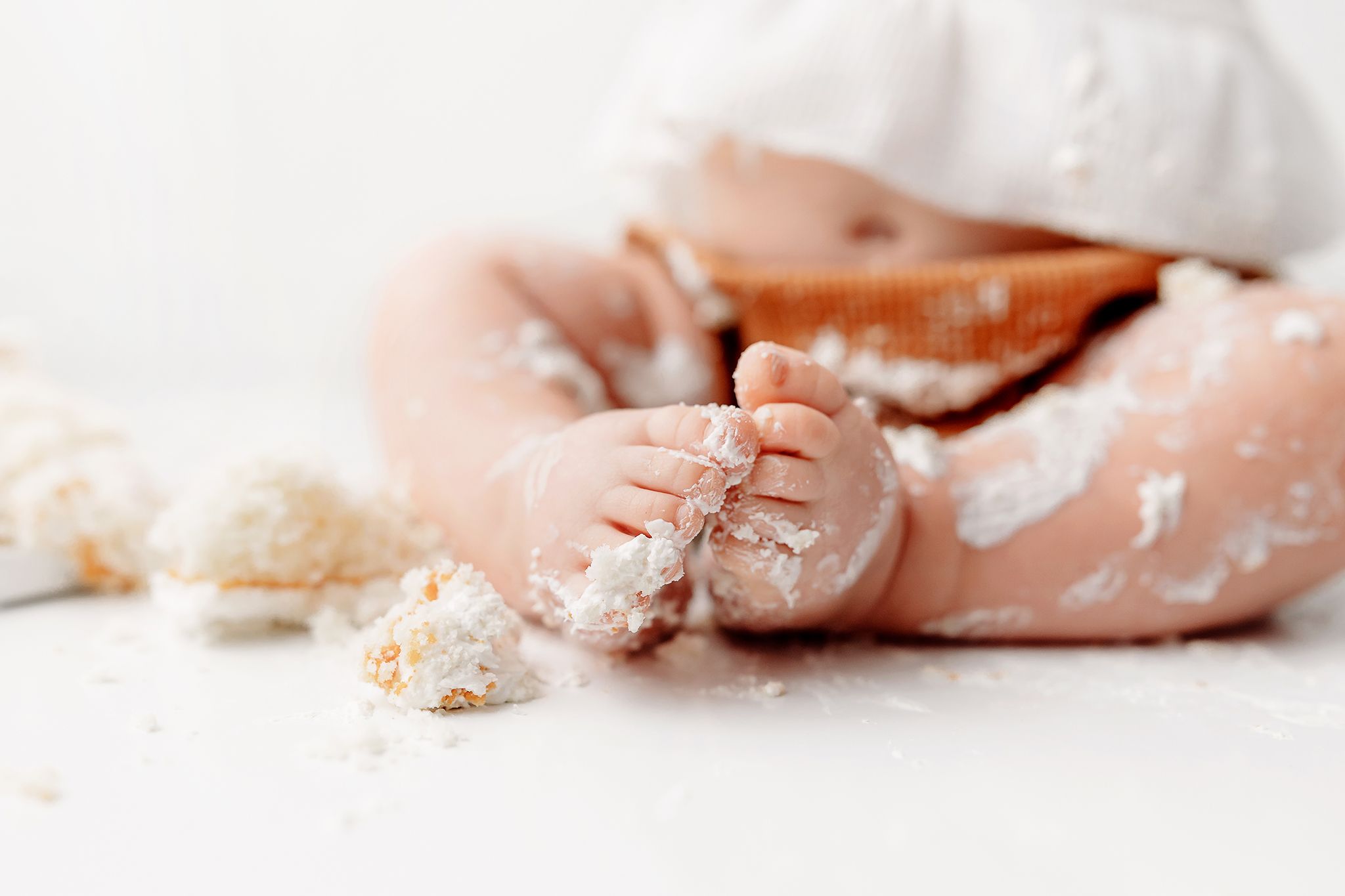 baby toes covered in cake at cake smash session in Tulsa,OK