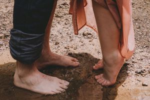Creek engagement session in Cullman ALabama by White Oaks Photography, a north alabama photographer. Couples creek session- adventure photos