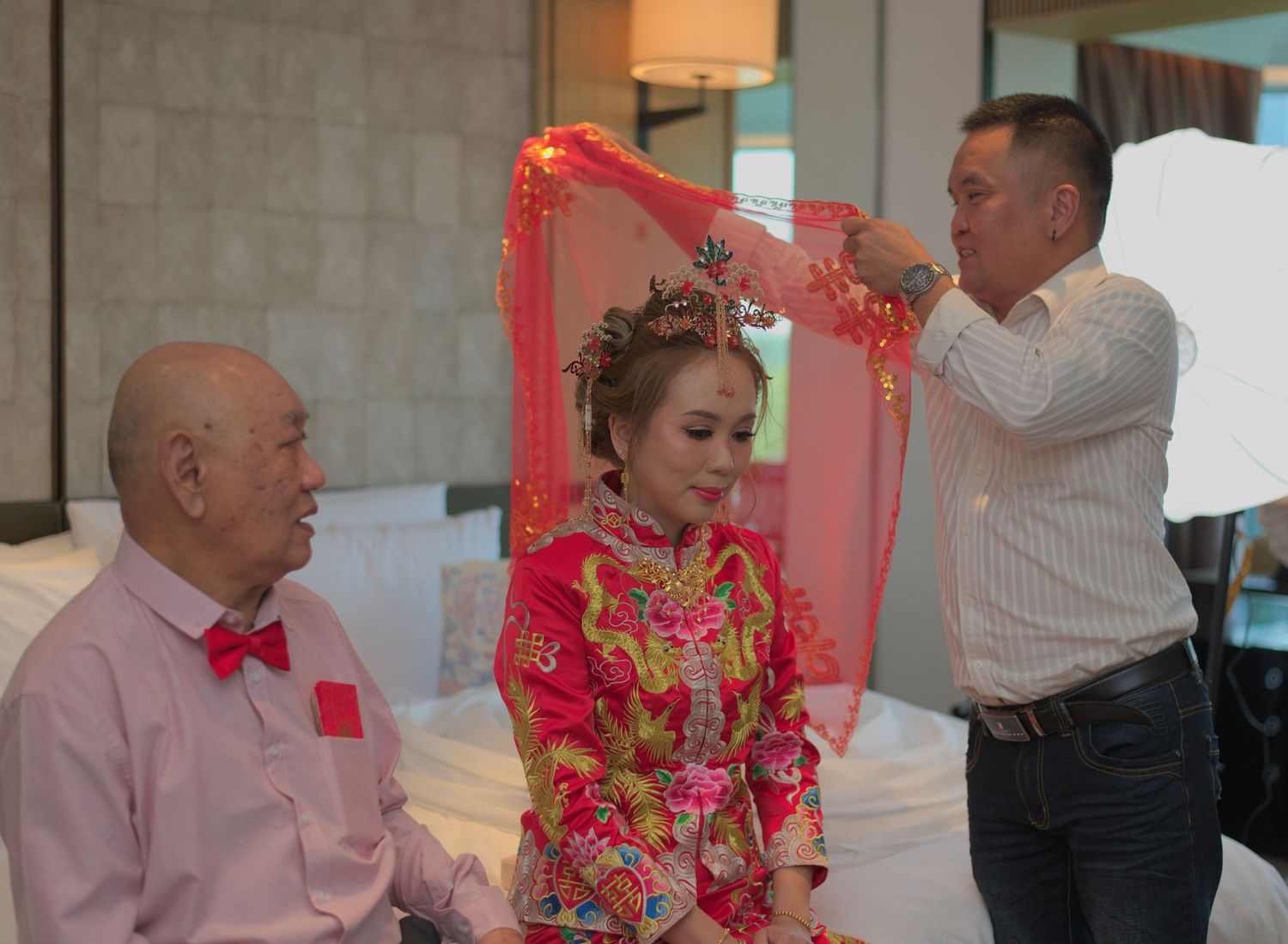 A traditional Chinese tea ceremony moment with guests in formal wear.