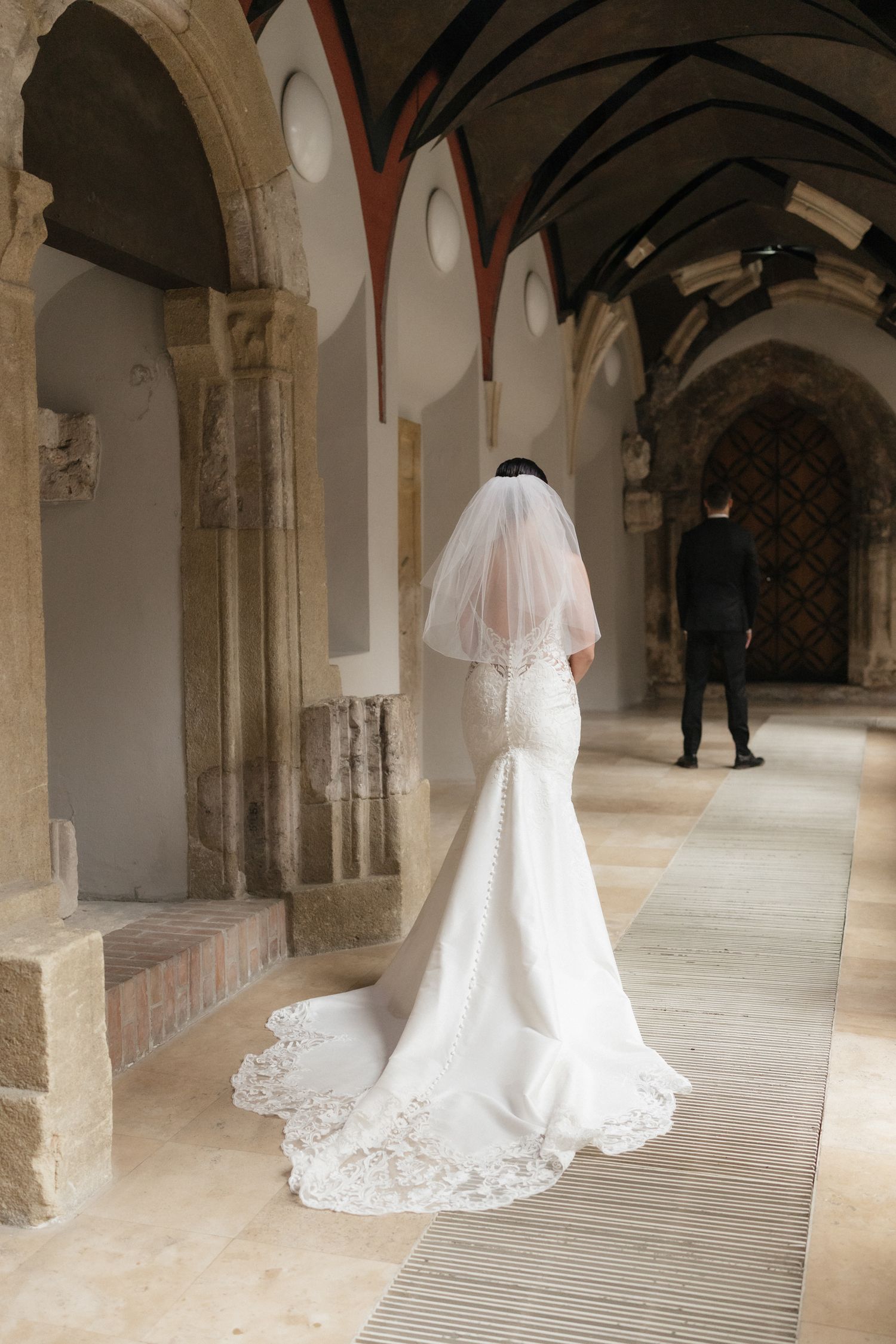 budapest wedding photoshoot budapest wedding photographer elegant and documentary style Fisherman's Bastion wedding