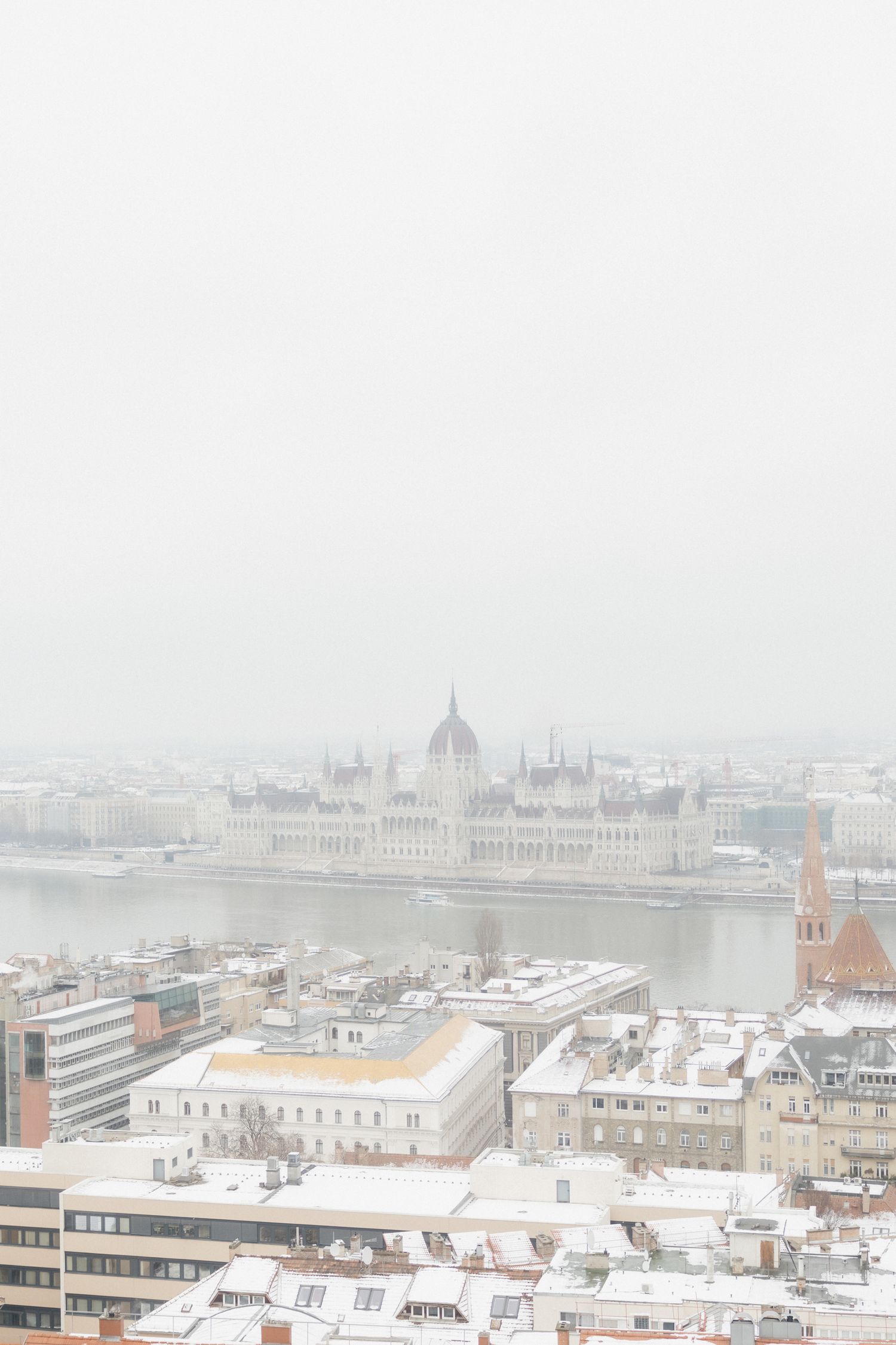 budapest wedding photoshoot budapest wedding photographer elegant and documentary style Fisherman's Bastion wedding