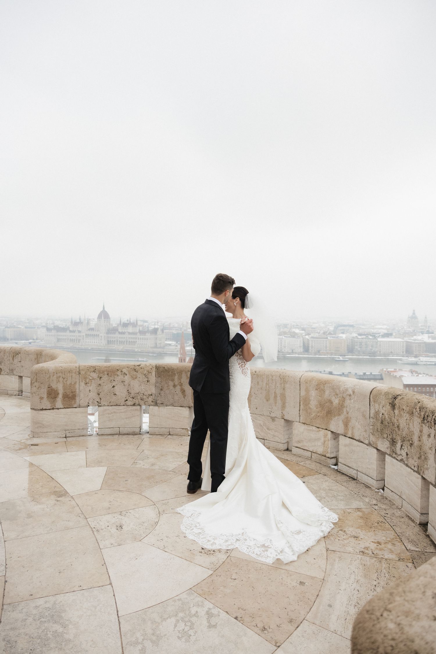 budapest wedding photoshoot budapest wedding photographer elegant and documentary style Fisherman's Bastion wedding