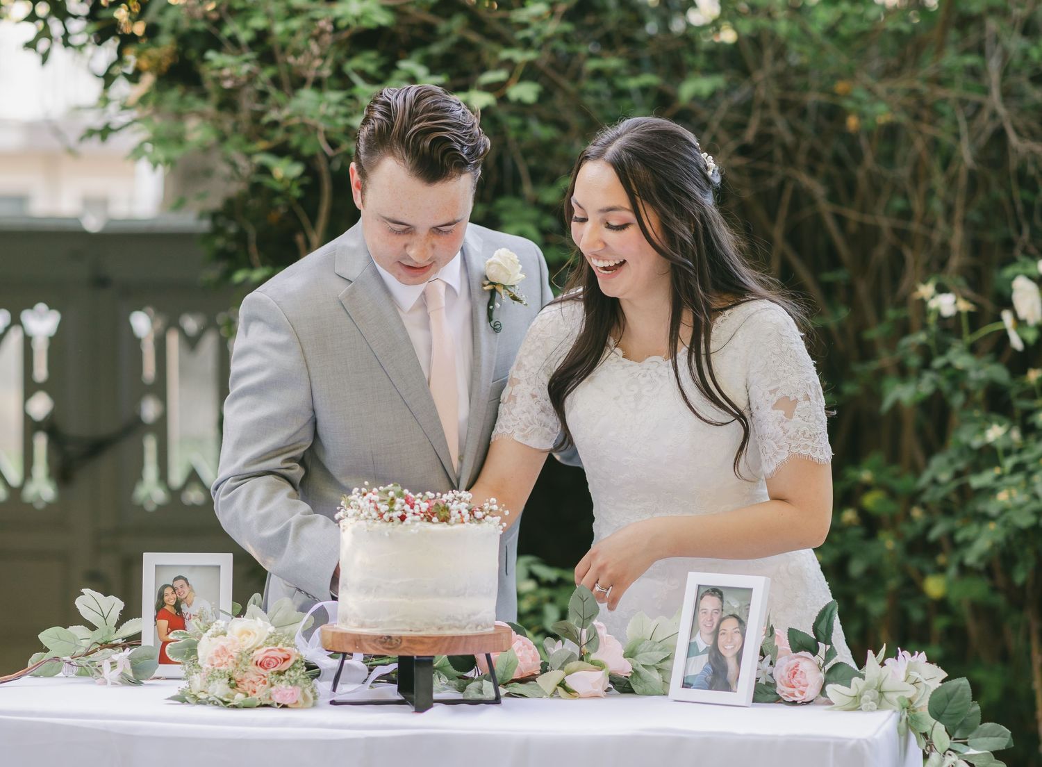 Cake Cutting at the McHenry Mansion captured by Chelsee Rawe Photography