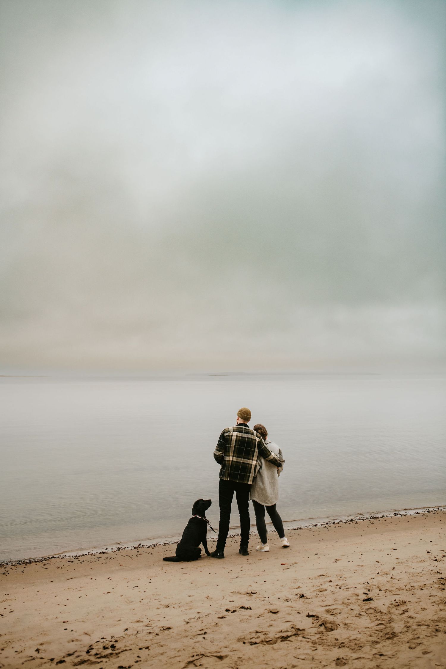 paaripilfid, fotograaf Harjumaal, fotosessioon mere ääres talvel
