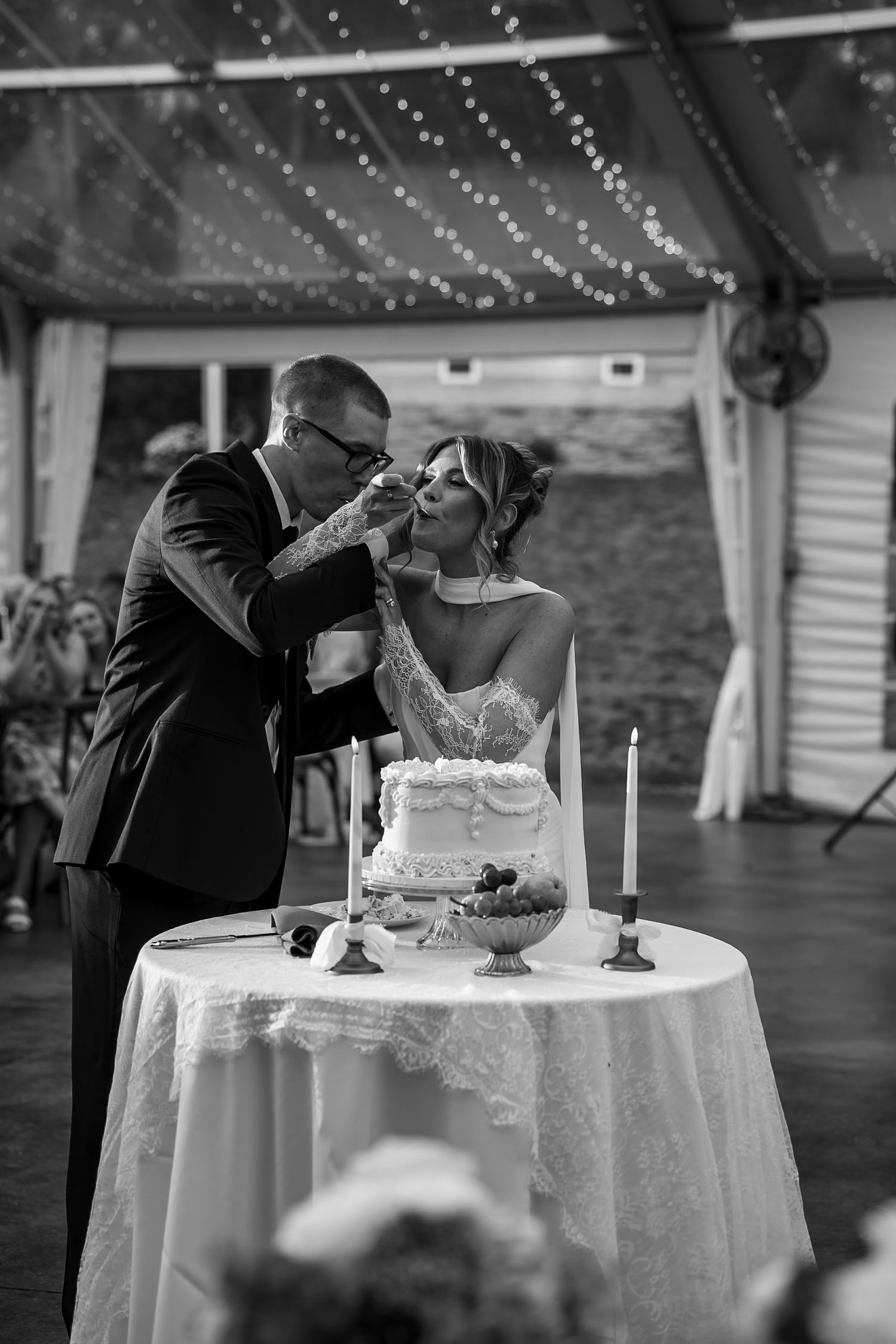 Cake Cutting
Bride and Groom
Black and White
Pittsburgh Wedding 
Schermichael Woods