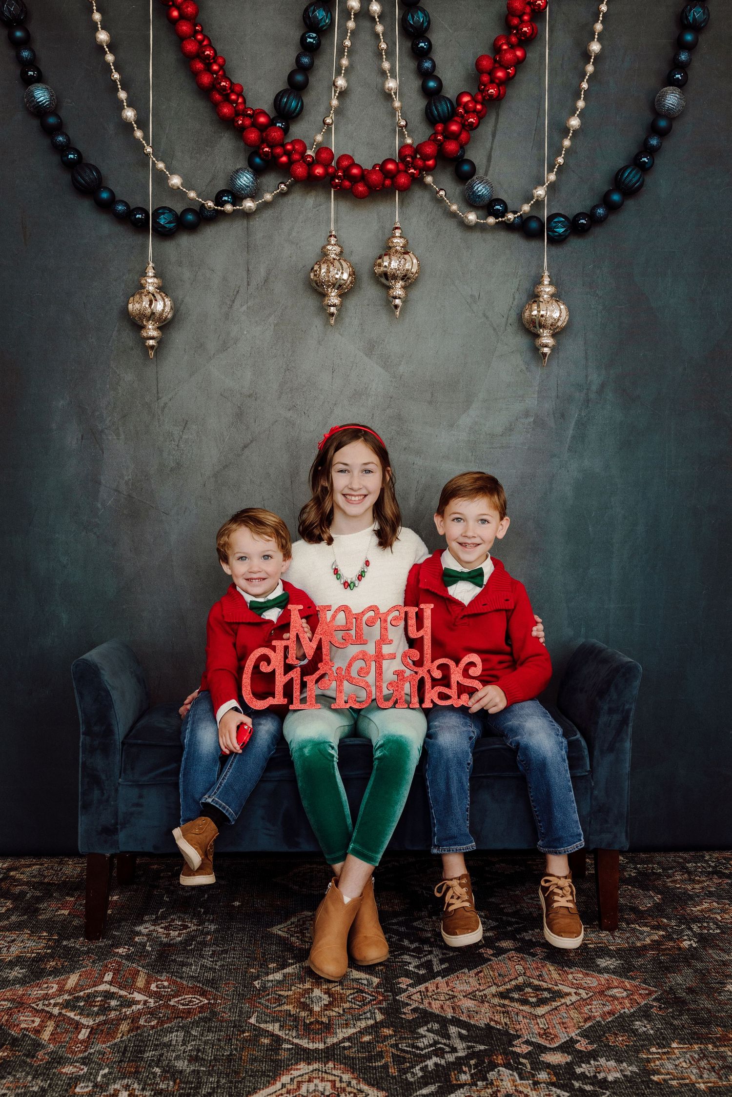 holiday photo session, holiday portraits, holiday mini session, cute holiday sets, christmas cards, christmas photo shoot, holiday cards