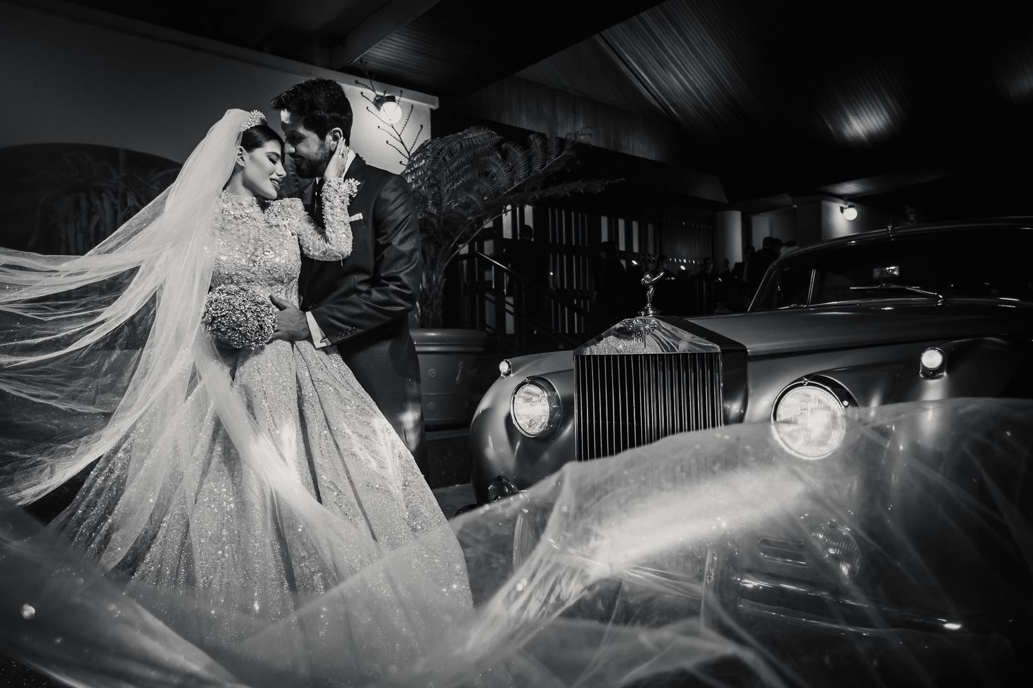 Miroslava y Nino en su sesión de recién casados, estilo documental y de moda por fotógrafo premiado LAWA.