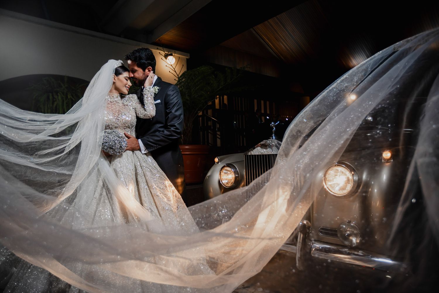 Miroslava y Nino en su sesión de recién casados, estilo documental y de moda por fotógrafo premiado LAWA.
