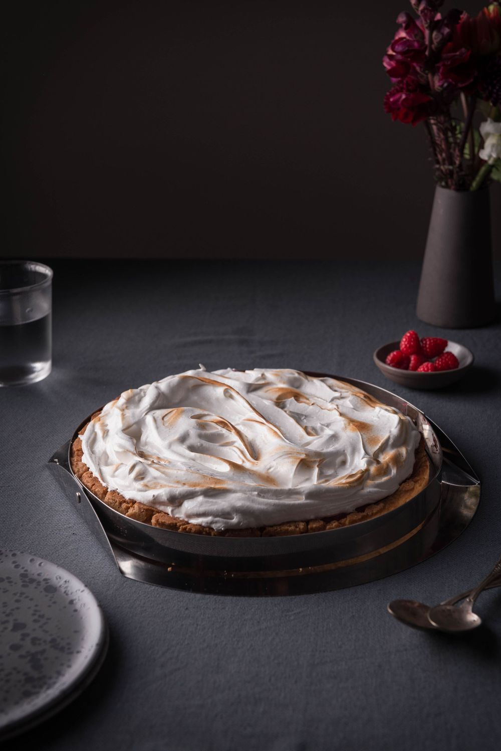 Tarte meringuée à la framboise - Photo de Mélanie Rousselle, photographe culinaire Vélizy