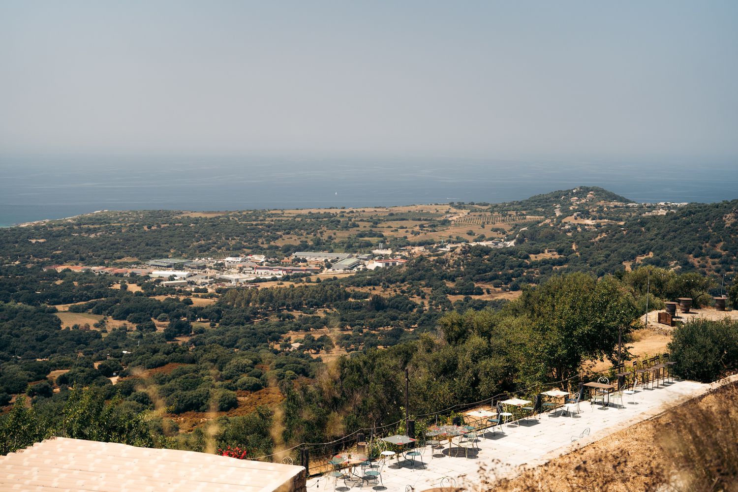vue sur la mer et la balagne depuis le village perché de pigna en corse