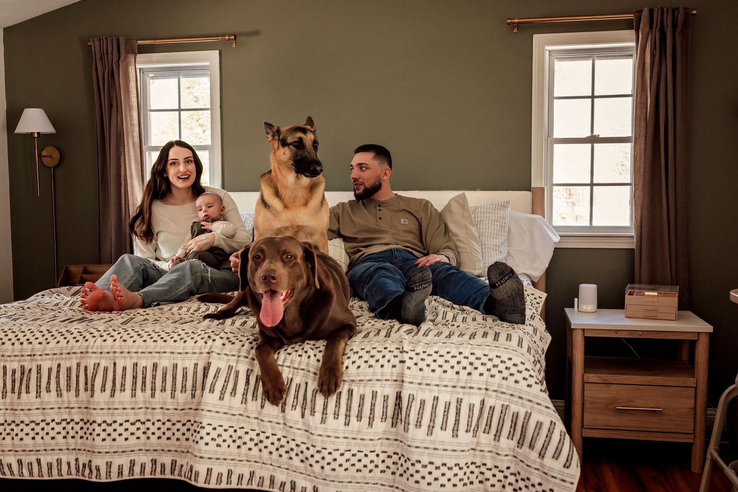 Central Massachusetts North shore in home newborn lifestyle photographer natural unscripted family session