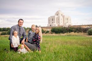 Family photoshoot with historic building visible in the background.