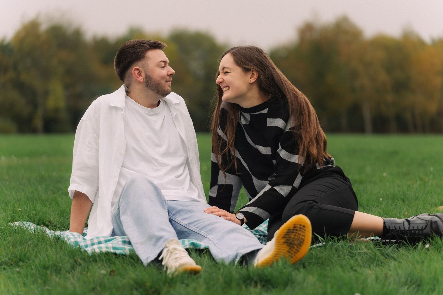Couple lors d’une séance photo romantique