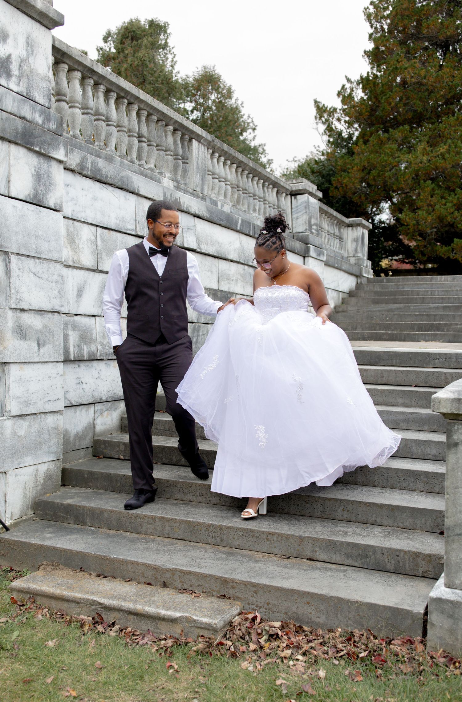 Wedding photographer in Waynesboro VA. Photos captured at Swannanoa in Afton.