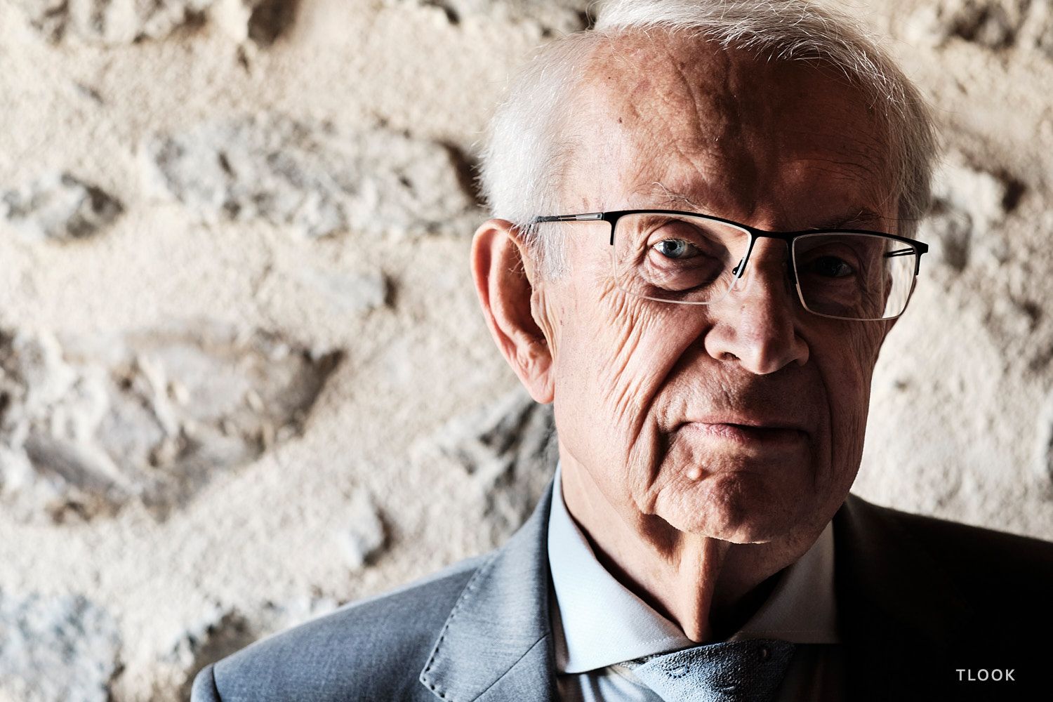 TLOOK photographe de mariage de style documentaire, aux portes des iris portrait du papa