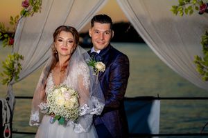 Intimate wedding moments photographed under an elegant floral arch at sunset.