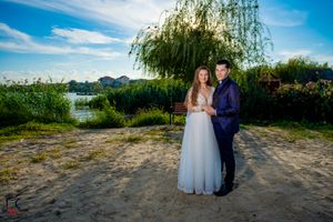 Panoramic wedding photography showing a scenic outdoor location with willow trees.
