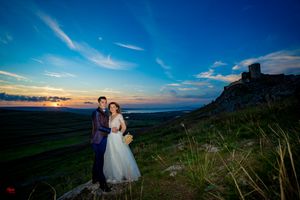 Sunset wedding photography showcasing couple on scenic coastal cliffside.