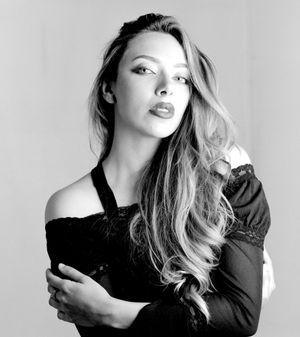 Model Mia Moore photographed as part of the vampire inspired photography project Vampirique by Ted Smith #projectVampirique