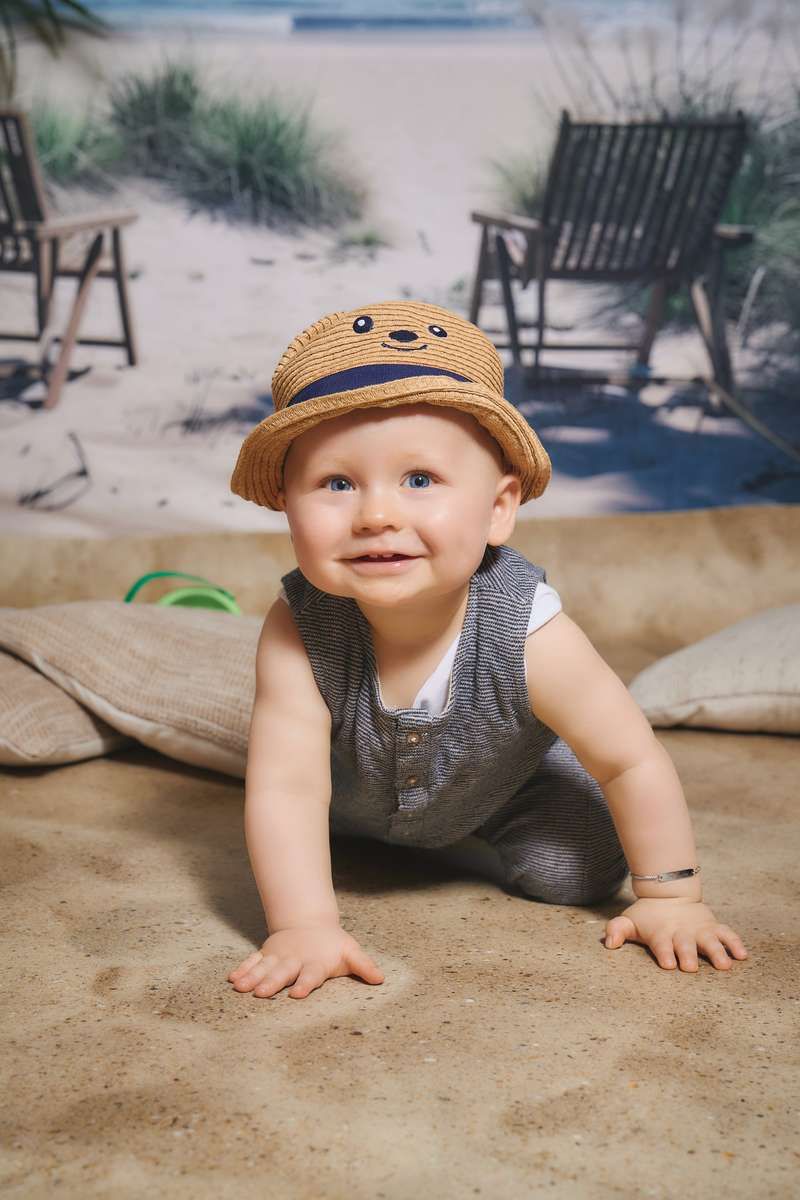 photo d'un bébé à la plage