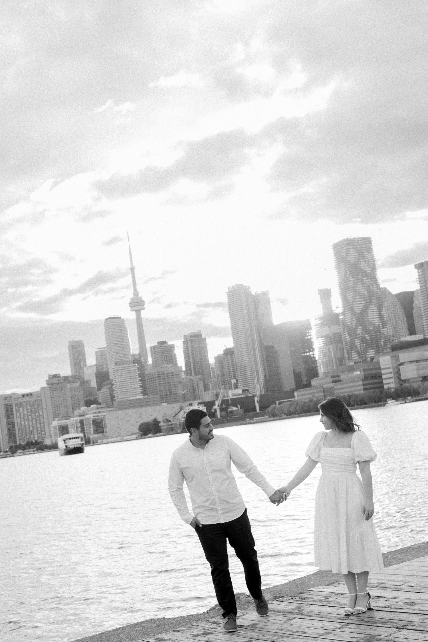 Down Town Toronto skyline Photoshoot, engagement Photographer