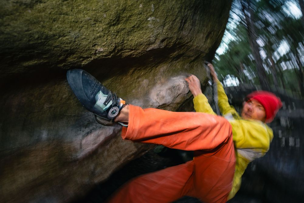 Close-up of Tenaya Aruma climbing shoe on Fontainebleau sandstone with Alexander Megos bouldering. Photo by Jan Virt.