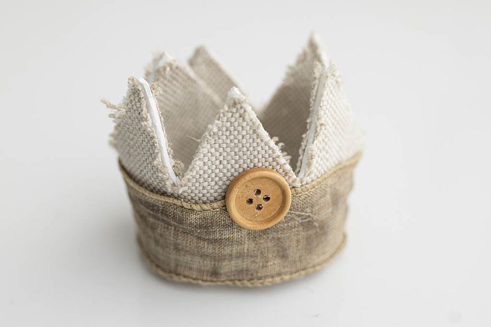 Rustic burlap birthday crown for baby's first birthday photo prop.