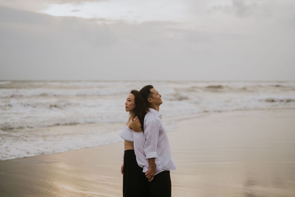 Romantic couple photoshoot in Bali at Batu Bolong beach