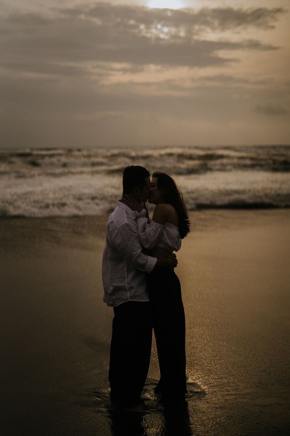 Romantic couple photoshoot in Bali at Batu Bolong beach