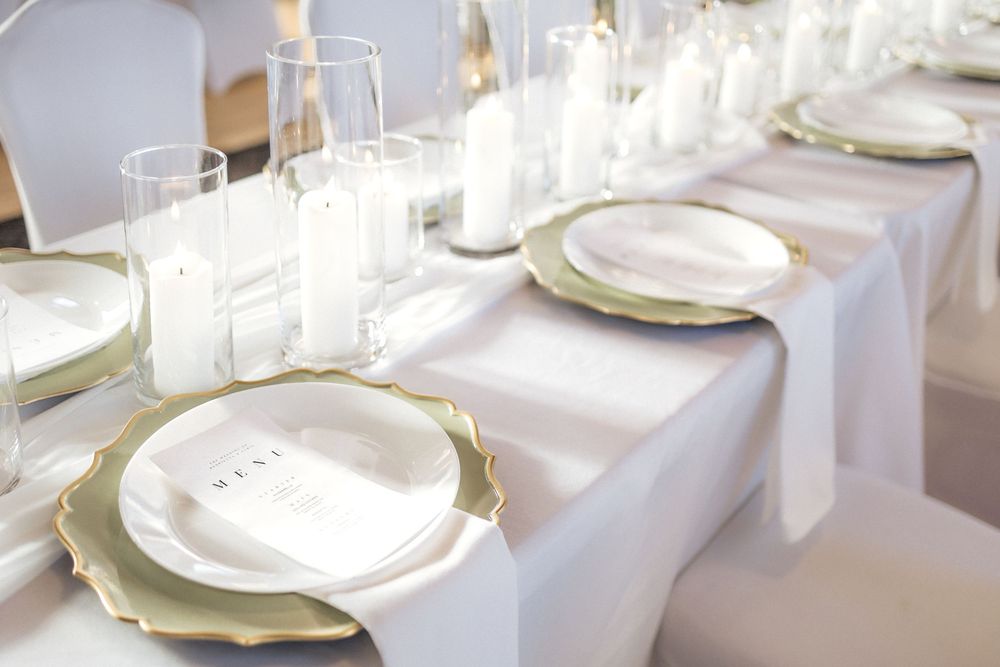 elegant white and green table decor at Mountain Rose Lodge, Purabelleza Design, Seche florals wedding inspiration Moncton wedding photograph