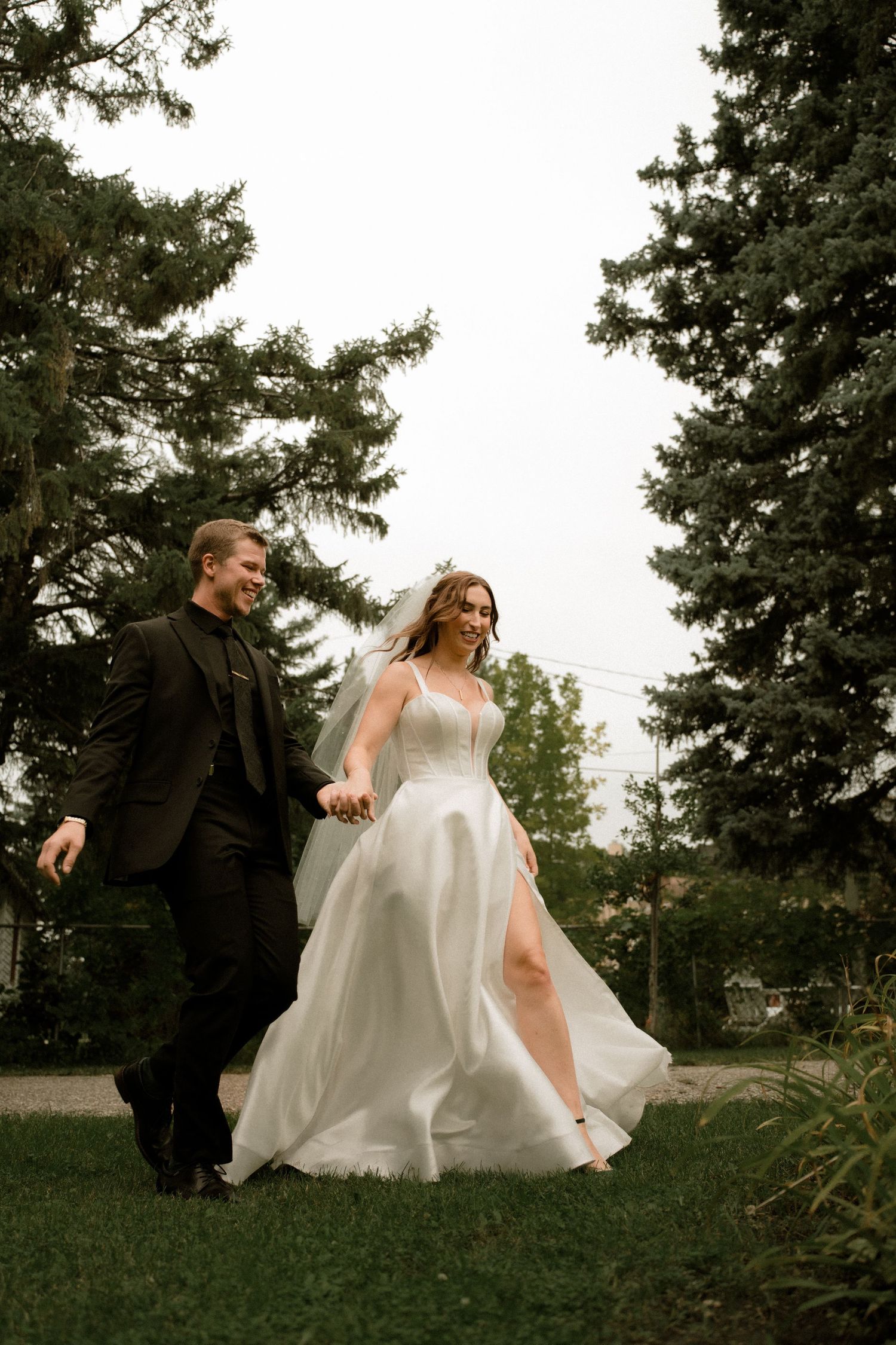 Local Manitoba Wedding Photographer photographs newly married Couple