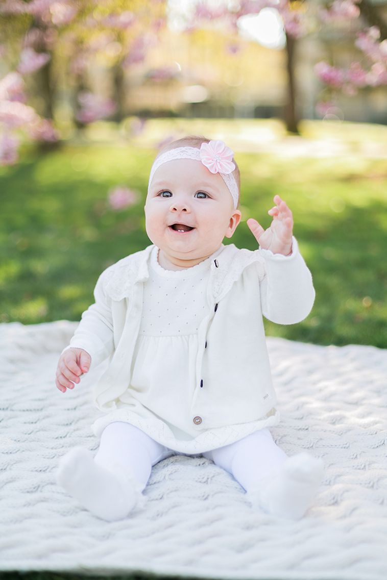 Barn- och familjefotografering i Stadsträdgården, Karlstad. Lilla Melissa.