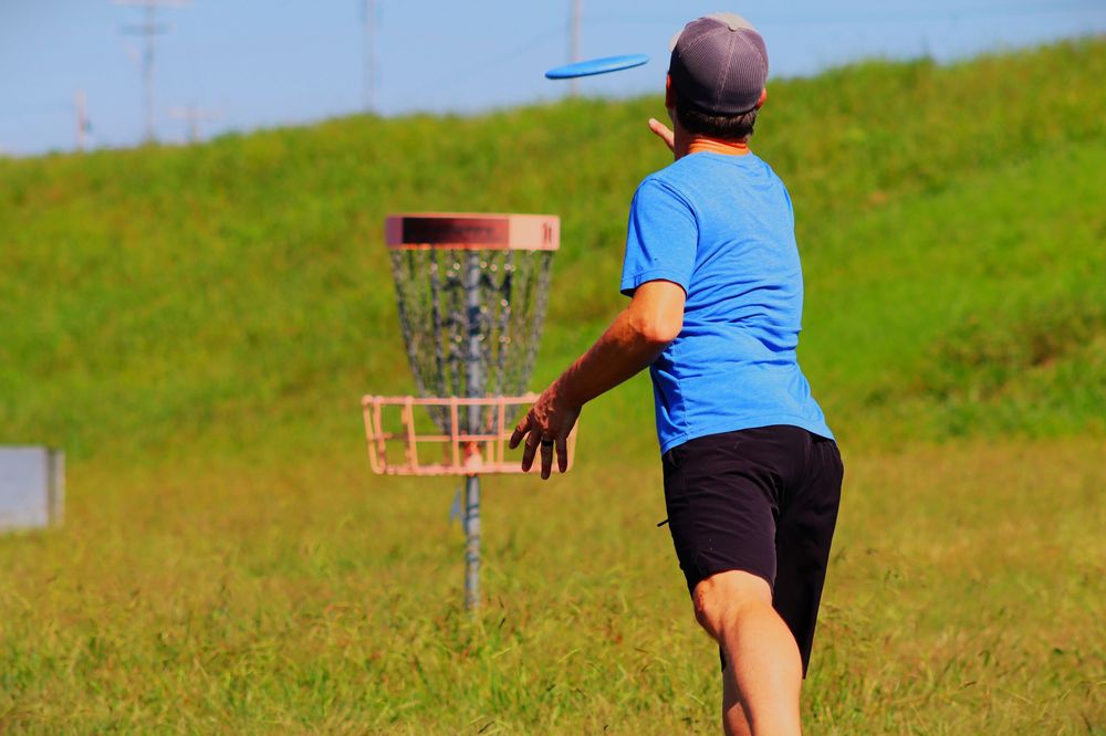 disc golf action shot Fayetteville, TN Don Davidson Park