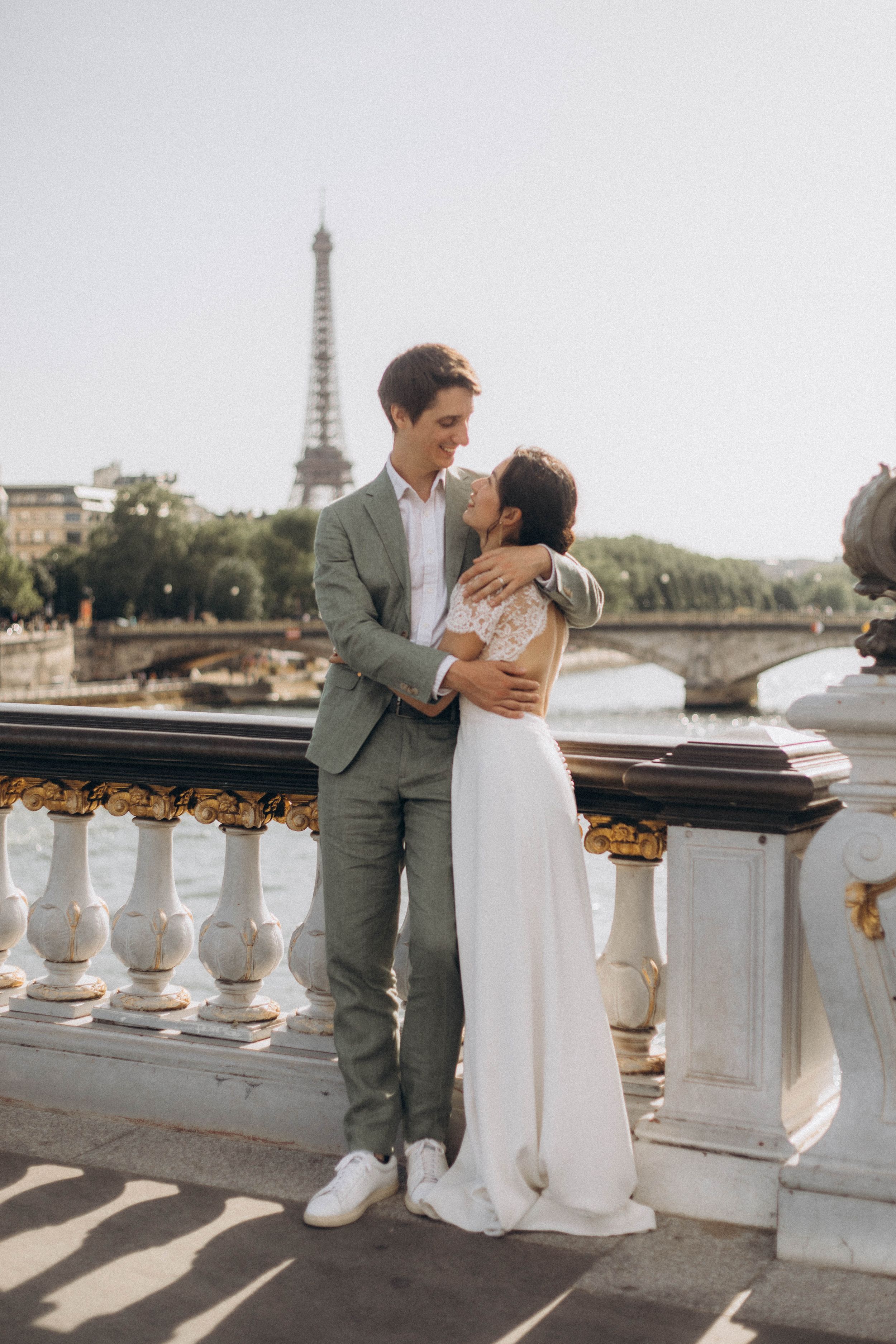 Wedding photoshoot at Pont Alexandre III Paris - Léa Charra