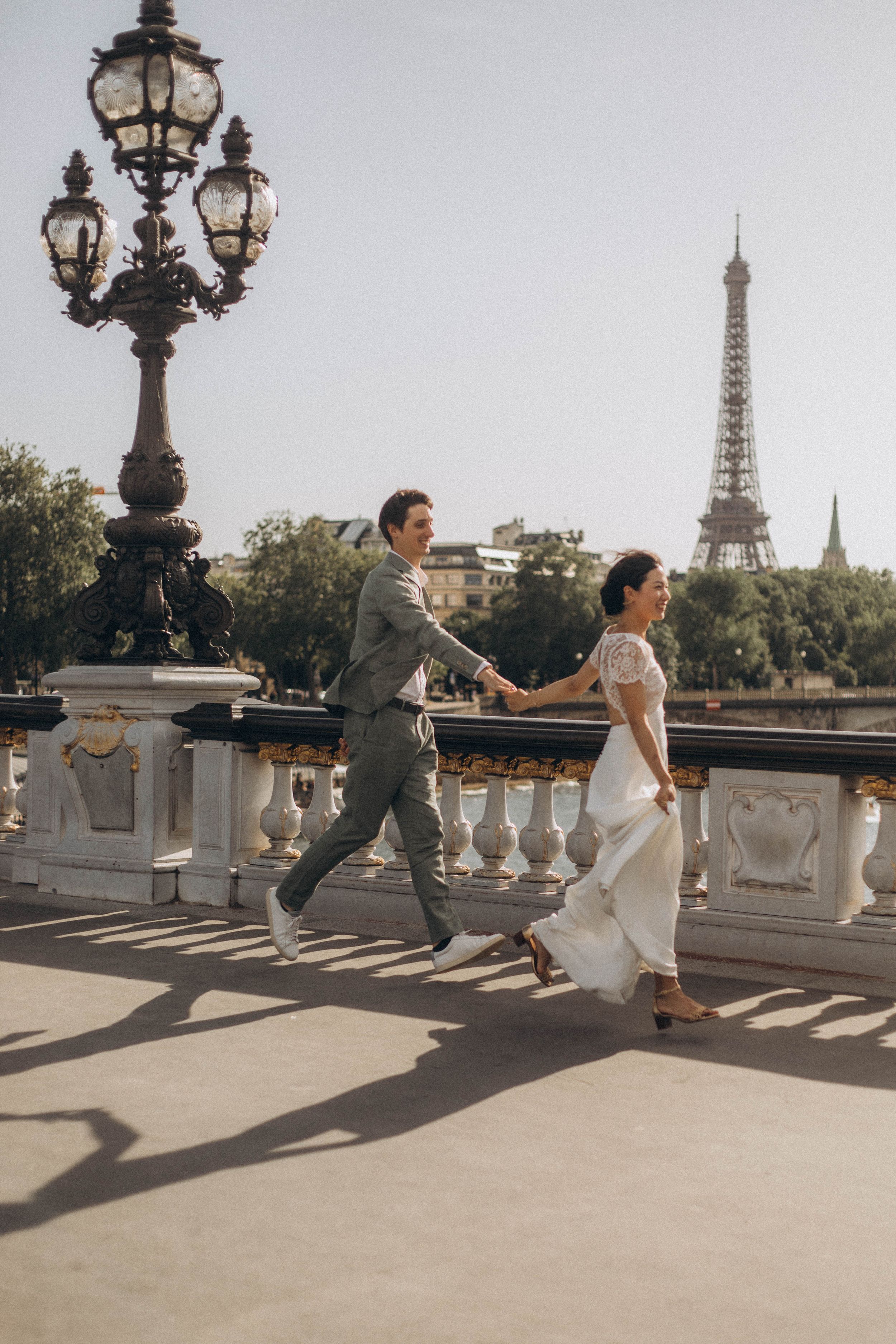 Wedding photoshoot at Pont Alexandre III Paris - Léa Charra
